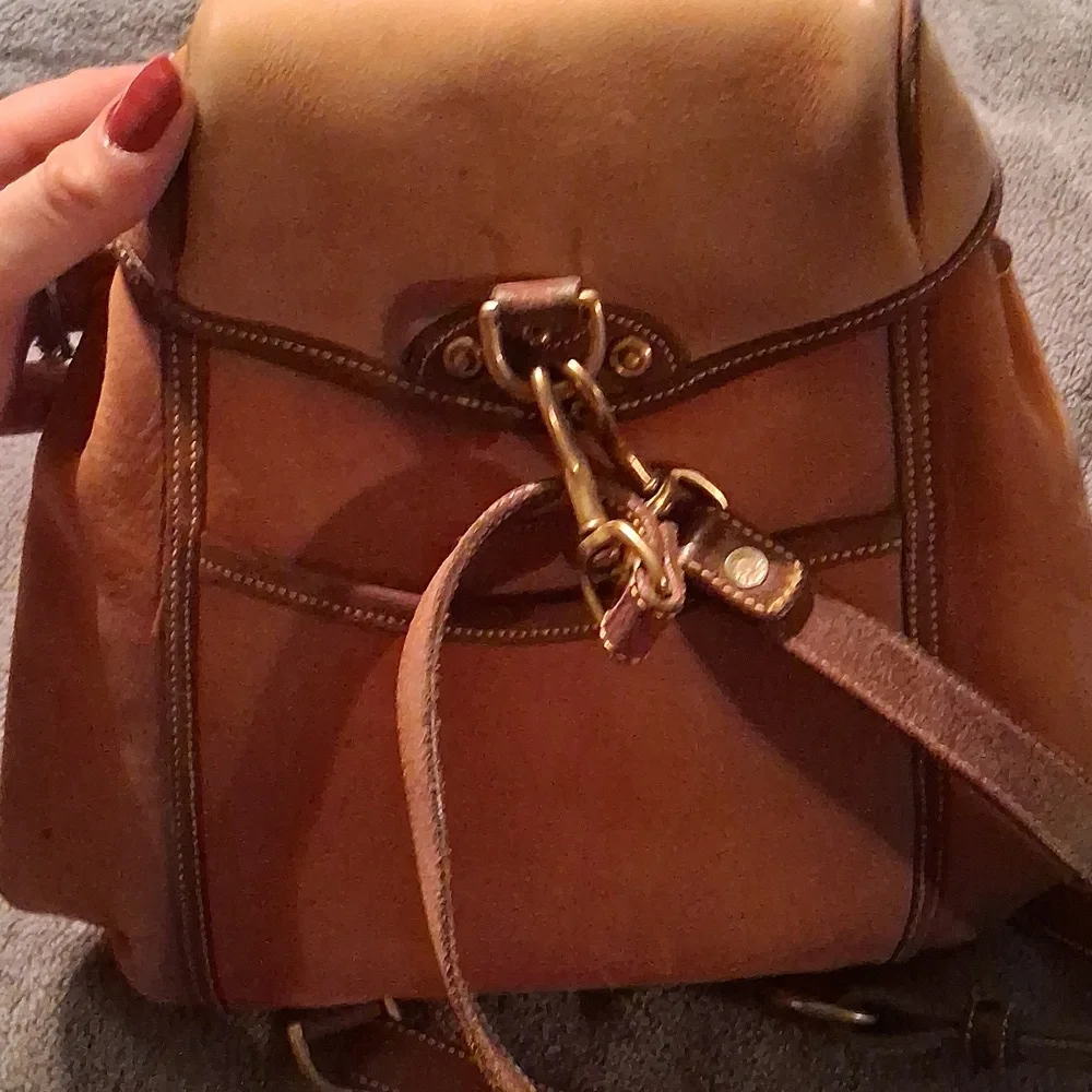 Rare Vintage Dooney And Bourke Suede Tan Leather Backpack Like New - Picture 13 of 16